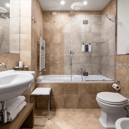 Lhp Otel 4*