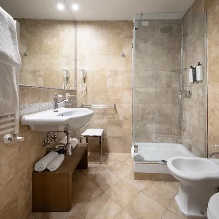 Lhp Otel Certaldo