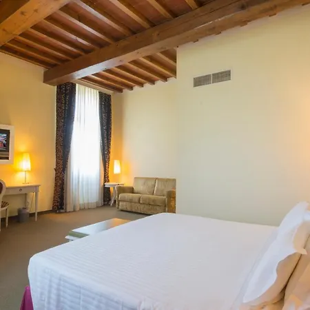 Lhp Hotel