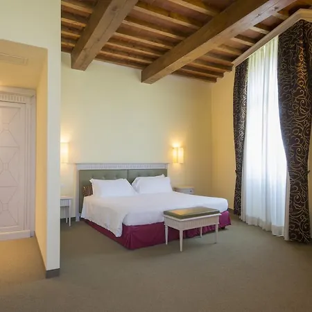 Lhp Hotel