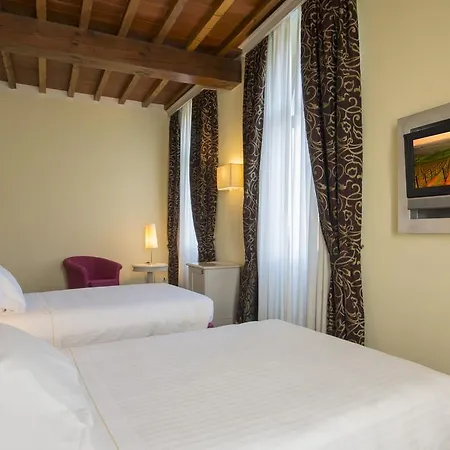 Hotel Lhp 4*