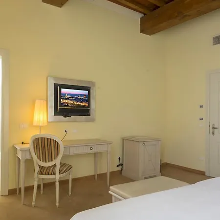 Lhp Hotel
